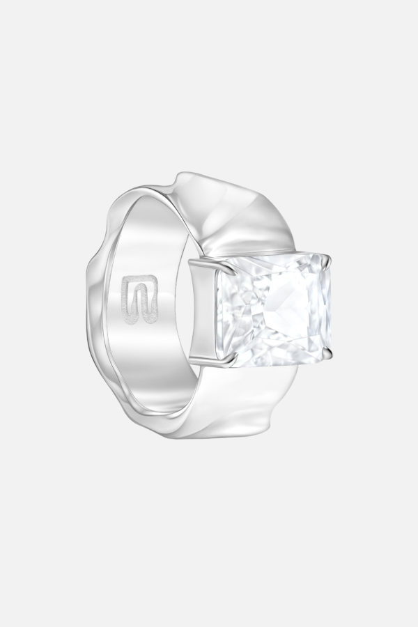 крупне кольцо с камнем